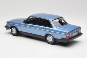 Volvo 240 GL Blå Metallic Minichamps 1:18 155171404 Metall — bild 5 av 6