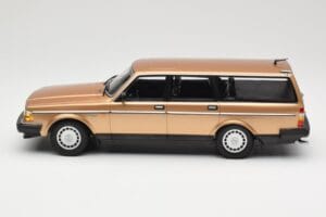 Volvo 240 GL Kombi Gold Metallic Minichamps 1:18 155171415 Metall — bild 3 av 6