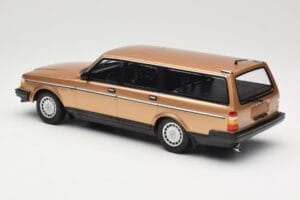 Volvo 240 GL Kombi Gold Metallic Minichamps 1:18 155171415 Metall — bild 5 av 6