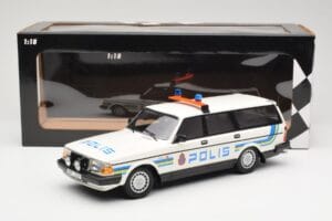 Volvo 240 GL Kombi Polis Sweden Minichamps 1:18 155171480 Metall — bild 6 av 6