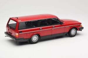 Volvo 240 GL Kombi Röd Minichamps 1:18 155171411 Metall — bild 2 av 6