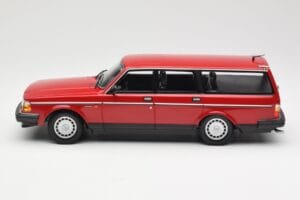 Volvo 240 GL Kombi Röd Minichamps 1:18 155171411 Metall — bild 3 av 6