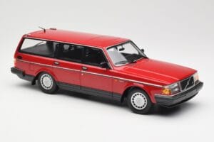 Volvo 240 GL Kombi Röd Minichamps 1:18 155171411 Metall — bild 4 av 6