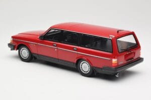 Volvo 240 GL Kombi Röd Minichamps 1:18 155171411 Metall — bild 5 av 6