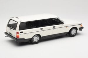 Volvo 240 GL Kombi Vit Minichamps 1:18 155171412 Metall — bild 2 av 6