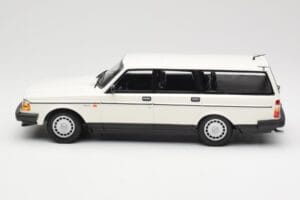 Volvo 240 GL Kombi Vit Minichamps 1:18 155171412 Metall — bild 3 av 6