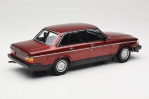 Volvo 240 GL Dark Red Metallic Minichamps 1:18 155171406 Metall — bild 2 av 6