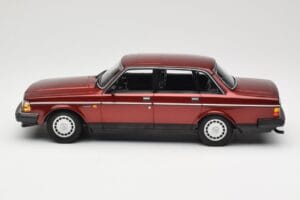 Volvo 240 GL Dark Red Metallic Minichamps 1:18 155171406 Metall — bild 3 av 6