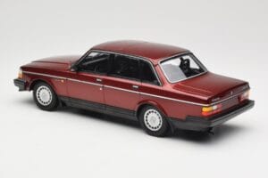 Volvo 240 GL Dark Red Metallic Minichamps 1:18 155171406 Metall — bild 5 av 6