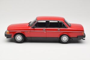 Volvo 240 GL Mörkröd Minichamps 1:18 166171401 Metall — bild 3 av 6