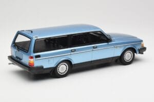 Volvo 240 GL Estate Blue Metallic Minichamps 1:18 155171414 Metall — bild 2 av 6