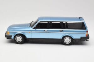 Volvo 240 GL Estate Blue Metallic Minichamps 1:18 155171414 Metall — bild 3 av 6