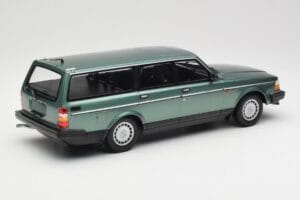 Volvo 240 GL Estate Green Metallic Minichamps 1:18 155171410 Metall — bild 2 av 6