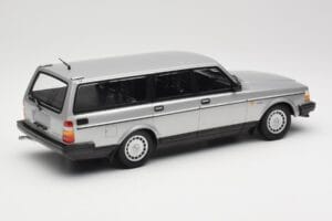 Volvo 240 GL Estate Silver Minichamps 1:18 155171416 Metall — bild 2 av 6