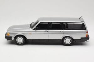 Volvo 240 GL Estate Silver Minichamps 1:18 155171416 Metall — bild 3 av 6