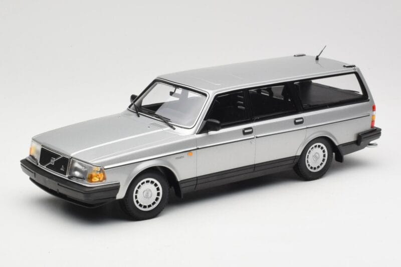 Volvo 240 GL Estate Silver Minichamps 1:18 155171416 Metall