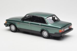 Volvo 240 GL Grön Metallic Minichamps 1:18 155171400 Metall — bild 5 av 6