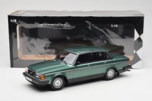 Volvo 240 GL Grön Metallic Minichamps 1:18 155171400 Metall — bild 6 av 6