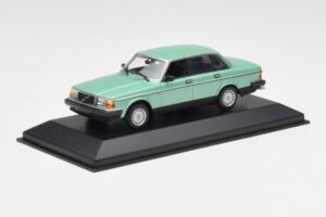 Volvo 240 GL Grön Metallic Minichamps 1:43 400171402 Metall — bild 2 av 4