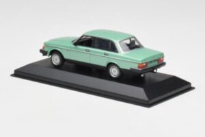 Volvo 240 GL Grön Metallic Minichamps 1:43 400171402 Metall — bild 3 av 4