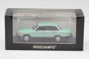 Volvo 240 GL Grön Metallic Minichamps 1:43 400171402 Metall — bild 4 av 4