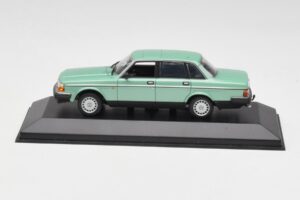 Volvo 240 GL Grön Metallic Minichamps 1:43 400171402 Metall