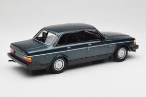 Volvo 240 GL Petrol Metallic Minichamps 1:18 155171407 Metall — bild 2 av 6