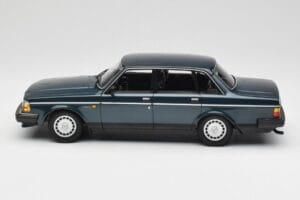 Volvo 240 GL Petrol Metallic Minichamps 1:18 155171407 Metall — bild 3 av 6
