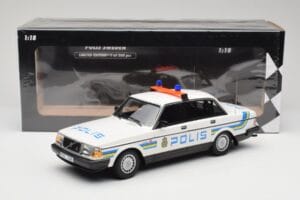 Volvo 240 GL Polis Sweden Minichamps 1:18 155171490 Metall — bild 6 av 6