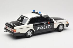 Volvo 240 GL Politi Norway Svart Minichamps 1:18 155171496 Metall — bild 2 av 6