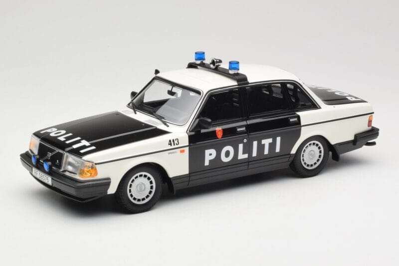Volvo 240 GL Politi Norway Svart Minichamps 1:18 155171496 Metall