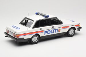 Volvo 240 GL Politi Norway Minichamps 1:18 155171491 Metall — bild 2 av 6