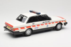 Volvo 240 GL Politie Netherlands Minichamps 1:18 155171498 Metall — bild 2 av 6