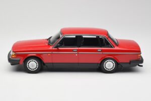 Volvo 240 GL Röd Minichamps 1:18 155171401 Metall — bild 3 av 6