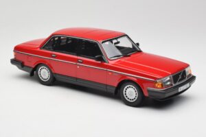 Volvo 240 GL Röd Minichamps 1:18 155171401 Metall — bild 4 av 6