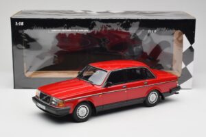 Volvo 240 GL Röd Minichamps 1:18 155171401 Metall — bild 6 av 6