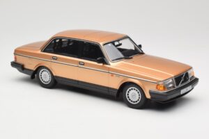 Volvo 240 GL Guld Minichamps 1:18 155171405 Metall — bild 4 av 6
