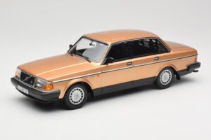 Volvo 240 GL Guld Minichamps 1:18 155171405 Metall