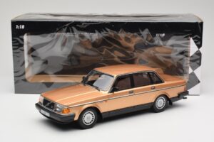 Volvo 240 GL Guld Minichamps 1:18 155171405 Metall — bild 6 av 6