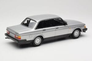Volvo 240 GL Silver Minichamps 1:18 155171408 Metall — bild 2 av 6