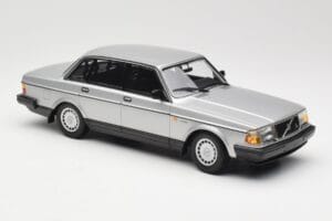 Volvo 240 GL Silver Minichamps 1:18 155171408 Metall — bild 4 av 6
