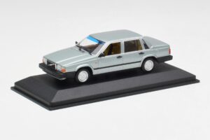 Volvo 240 GL Silver Metallic Minichamps 1:43 940171402 Metall — bild 2 av 4