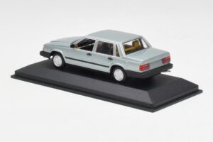 Volvo 240 GL Silver Metallic Minichamps 1:43 940171402 Metall — bild 3 av 4