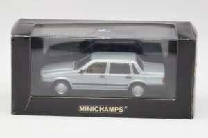 Volvo 240 GL Silver Metallic Minichamps 1:43 940171402 Metall — bild 4 av 4