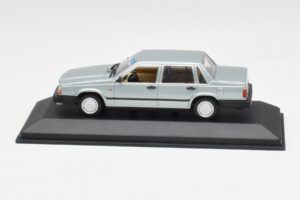 Volvo 240 GL Silver Metallic Minichamps 1:43 940171402 Metall
