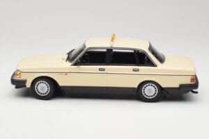 Volvo 240 GL Taxi Minichamps 1:18 155171494 Metall — bild 3 av 6