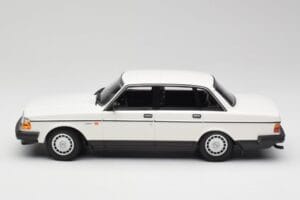 Volvo 240 GL Vit Minichamps 1:18 155171402 Metall — bild 3 av 6