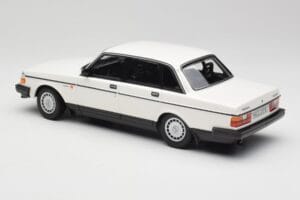 Volvo 240 GL Vit Minichamps 1:18 155171402 Metall — bild 5 av 6