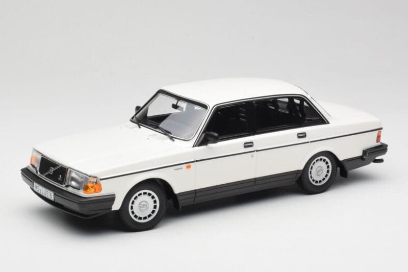 Volvo 240 GL Vit Minichamps 1:18 155171402 Metall