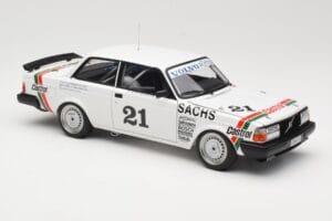 Volvo 240 Turbo #21 P. Stureson DTM Winner Wunstorf 1985 AUTOart 1:18 88592 Metall — bild 6 av 8